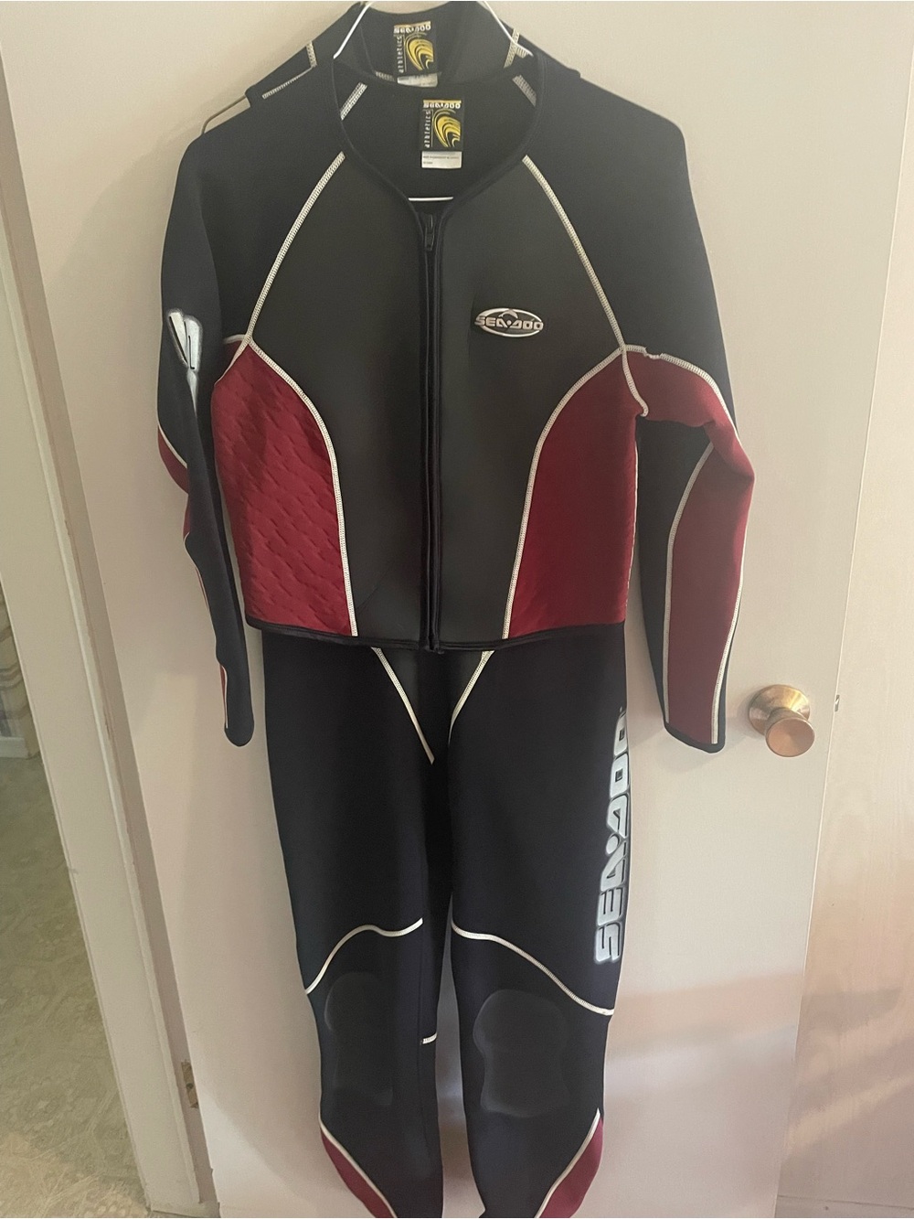 Women’s Black and Burgundy Neoprene Wetsuit Size 15-16 (Large)